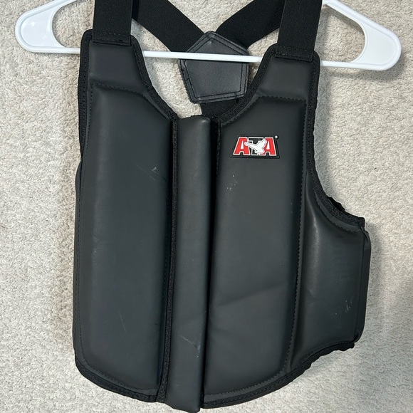 ATA Children’s L Padded Vest Taekwondo Martial Arts Black Sparring Chest Protect - Picture 1 of 13